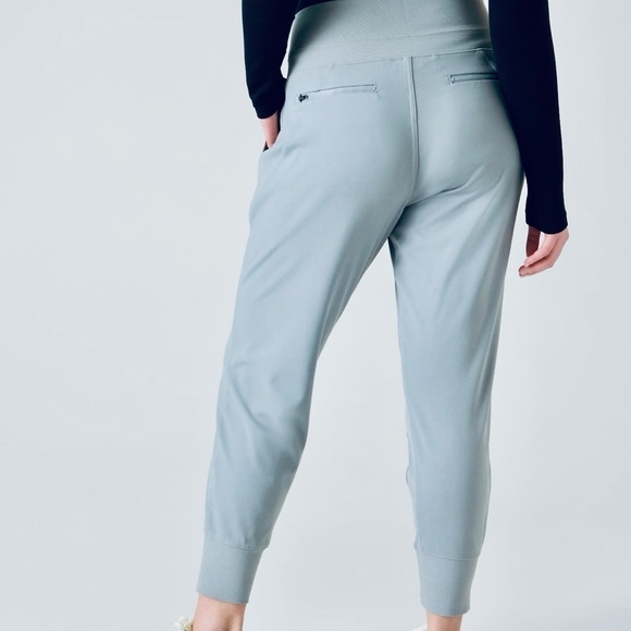 Athleta VENICE MID RISE JOGGER
All-way stretch fabric with a no-dig waistband. - Picture 3 of 15